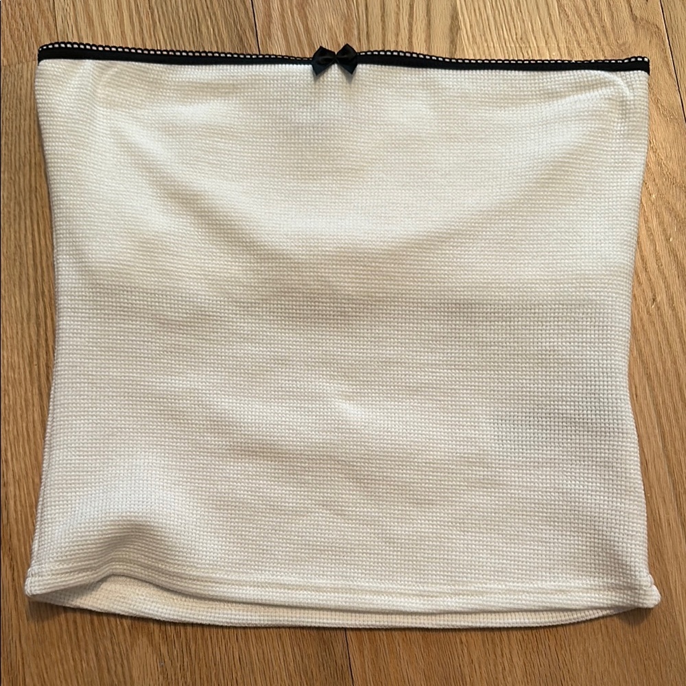 EDIKTED White Tube Top with Black Trim
